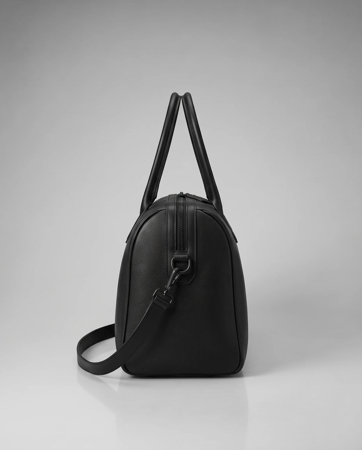 Principal Traveller in black, side