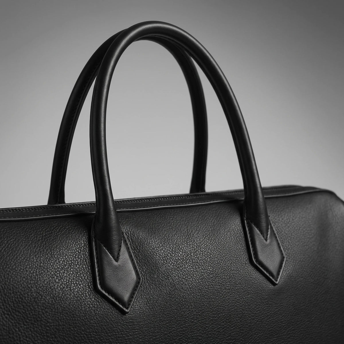 Principal Traveller in black, handles detail